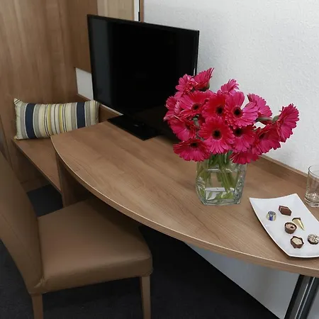 Zwei&vierzig Casa de hóspedes 3*