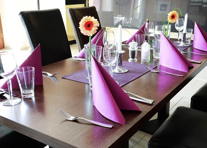 Pensionat Hotel Zwei&Vierzig Vallendar